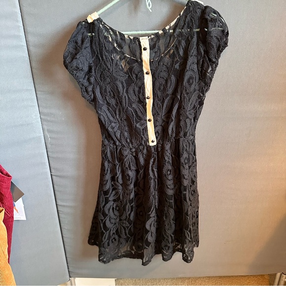 D-22 Bella D black lace, mini dress Sz m - Picture 2 of 4
